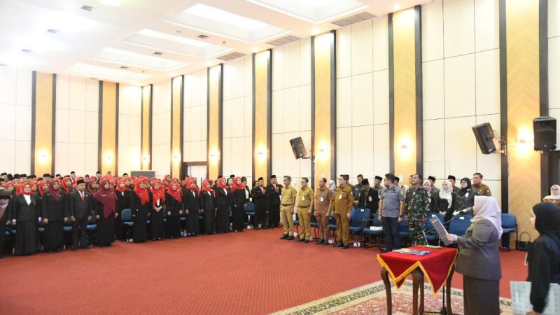 Bupati Kasmarni Lantik 215 Kepala Sekolah, Beri Peringatan Keras Soal Pungli dan Kecurangan PPDB