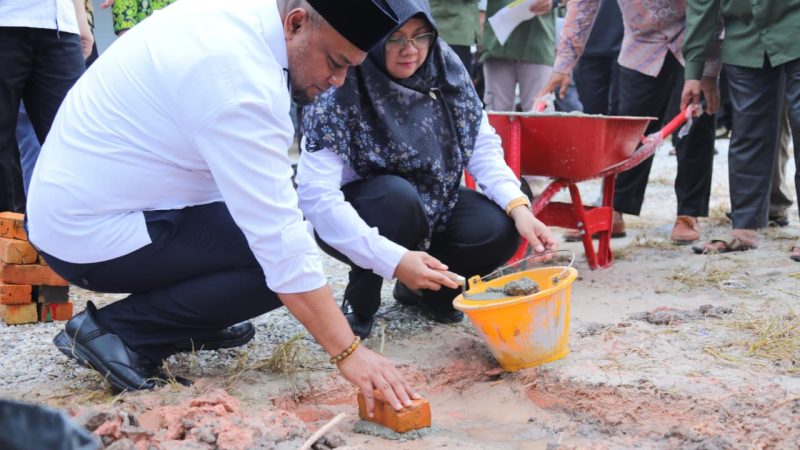 Bupati Siak Letakkan Batu Pertama Pembangunan Rumah Singgah Gratis untuk Pasien Kurang Mampu