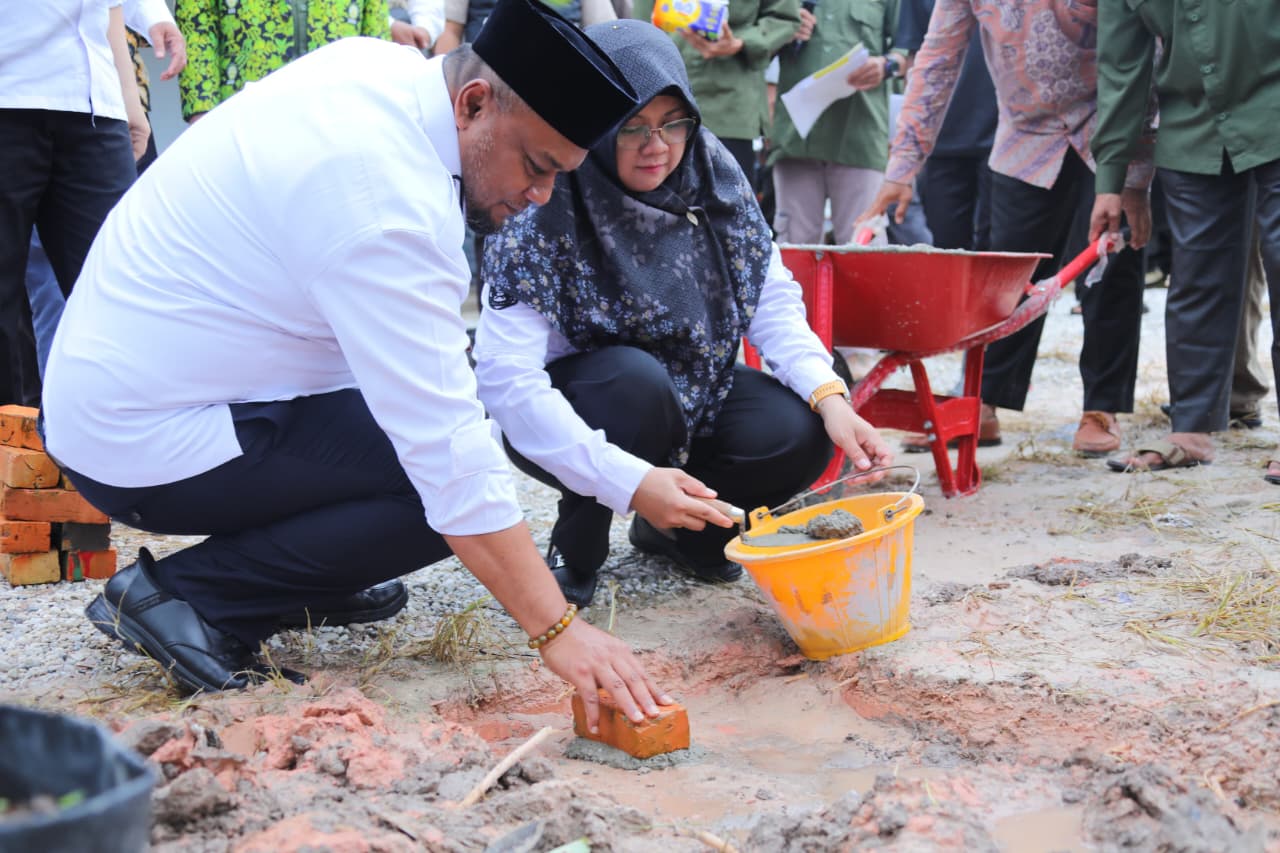 Bupati Siak Letakkan Batu Pertama Pembangunan Rumah Singgah Gratis untuk Pasien Kurang Mampu