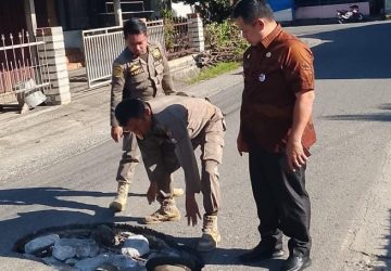 Respon Cepat Laporan Warga, Camat Lubuk Begalung Tinjau Jalan Berlubang di Batung Taba