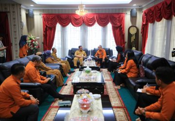 Terima Pendataan Perdana, Sekdaprov Riau Minta ASN Jadi Teladan Sensus Ekonomi 2026