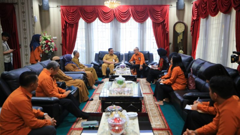 Terima Pendataan Perdana, Sekdaprov Riau Minta ASN Jadi Teladan Sensus Ekonomi 2026
