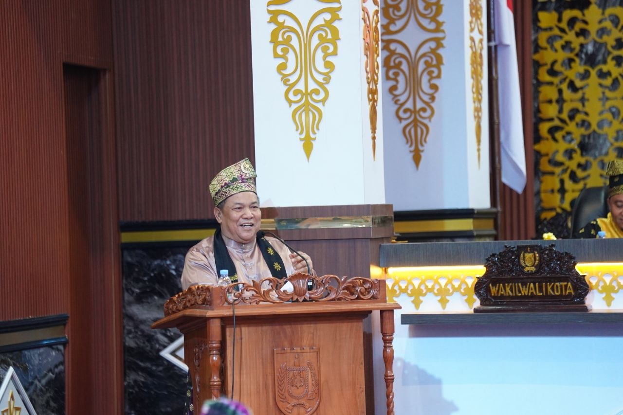 Sukses Benahi Jalan hingga Dongkrak PAD, Duet Agung-Markarius Panen Pujian dari Plt Gubri