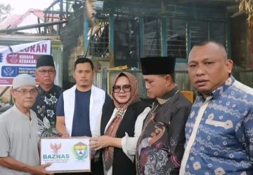 Tinjau Kebakaran di Teluk Lubuk, Plt Bupati Muara Enim dan DPRD Salurkan Bantuan Darurat