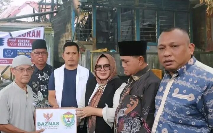 Tinjau Kebakaran di Teluk Lubuk, Plt Bupati Muara Enim dan DPRD Salurkan Bantuan Darurat