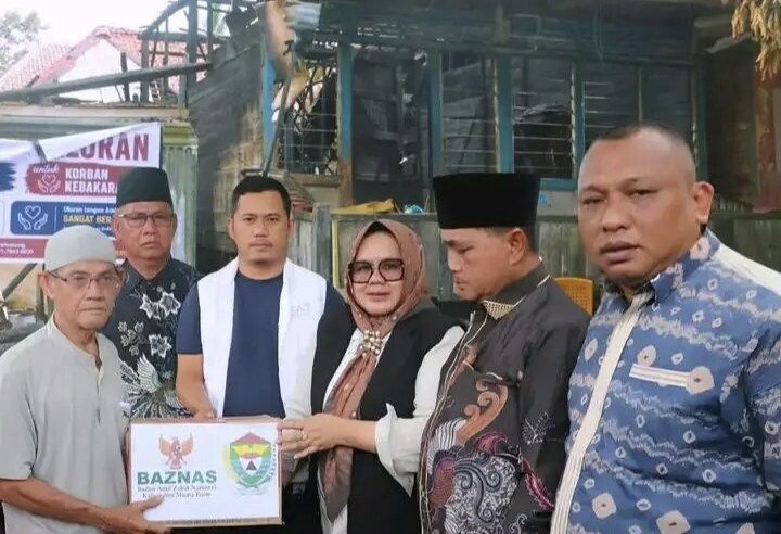 Tinjau Kebakaran di Teluk Lubuk, Plt Bupati Muara Enim dan DPRD Salurkan Bantuan Darurat