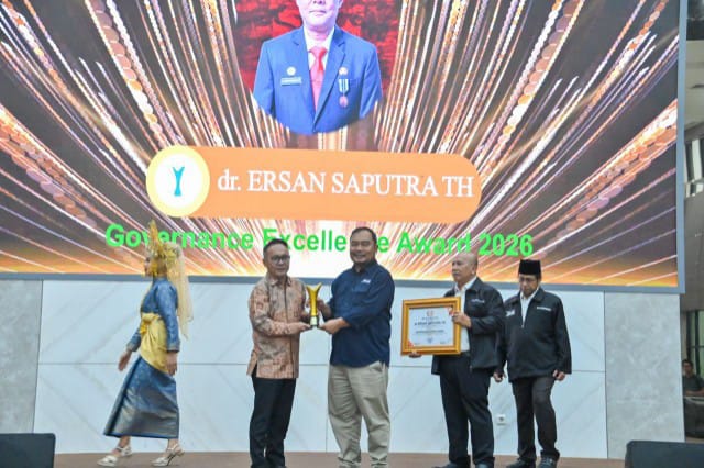Dinilai Sukses Kelola Birokrasi, Sekda Bengkalis Terima Government Excellent Award di HUT JMSI