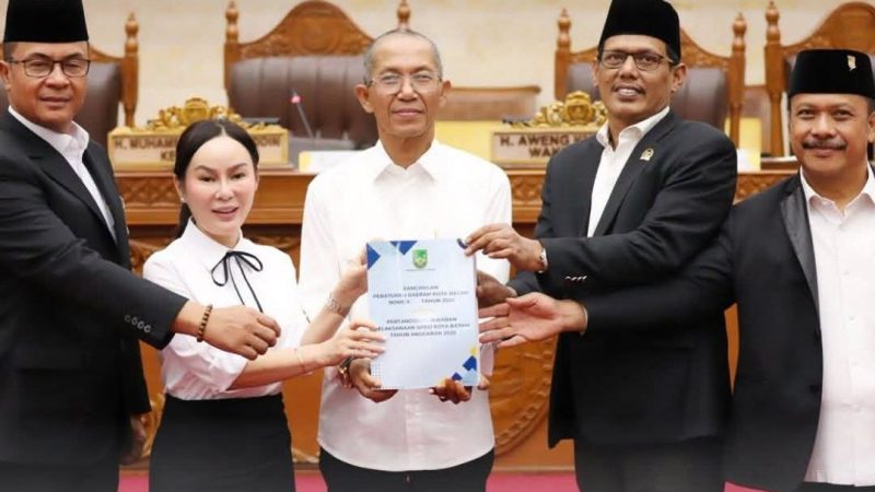Sidang Paripurna DPRD, Wali Kota Amsakar Achmad Sampaikan Ranperda Pertanggungjawaban APBD Batam 2025