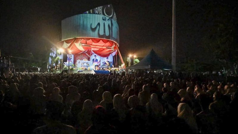 Habib Husein Jafar Jadi Magnet, Ribuan Jamaah Padati Lapangan Tugu Bengkalis