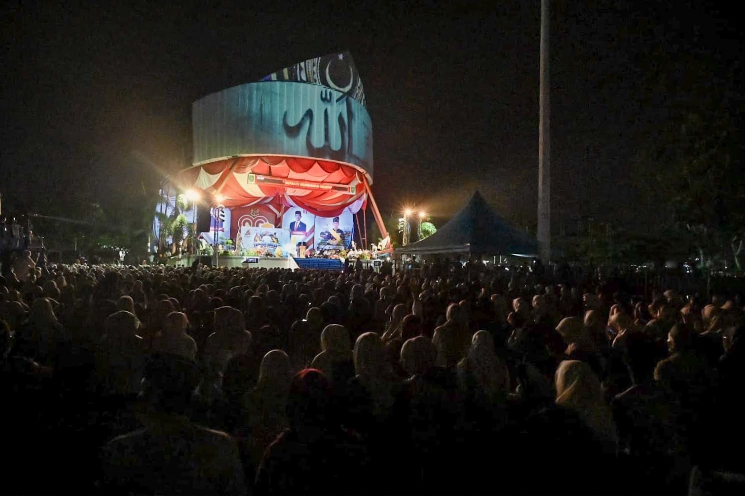 Habib Husein Jafar Jadi Magnet, Ribuan Jamaah Padati Lapangan Tugu Bengkalis