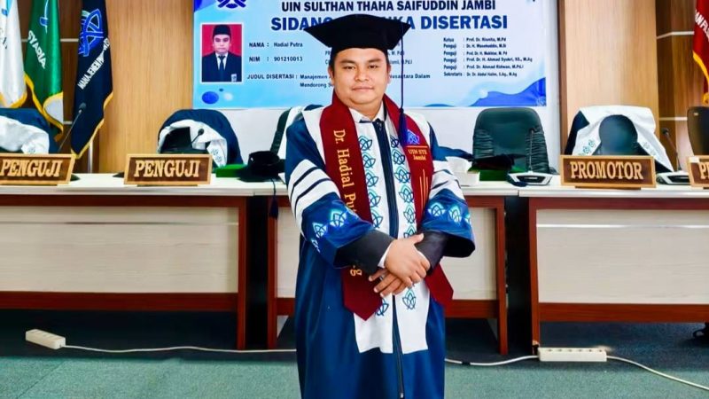 Angkat Kajian Sekolah Adat Kerinci, Dosen USM Yogyakarta Hadial Putra Resmi Raih Gelar Doktor di UIN Jambi