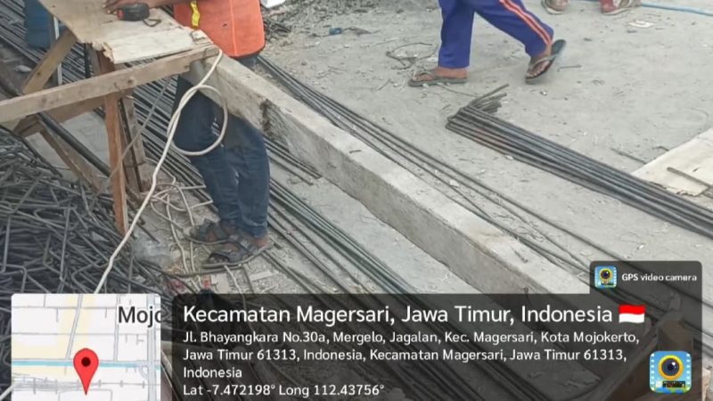 Hanya Pakai Sandal Jepit, Penerapan K3 di Proyek Gedung BAZNAS Mojokerto Kembali Dikritik Warga