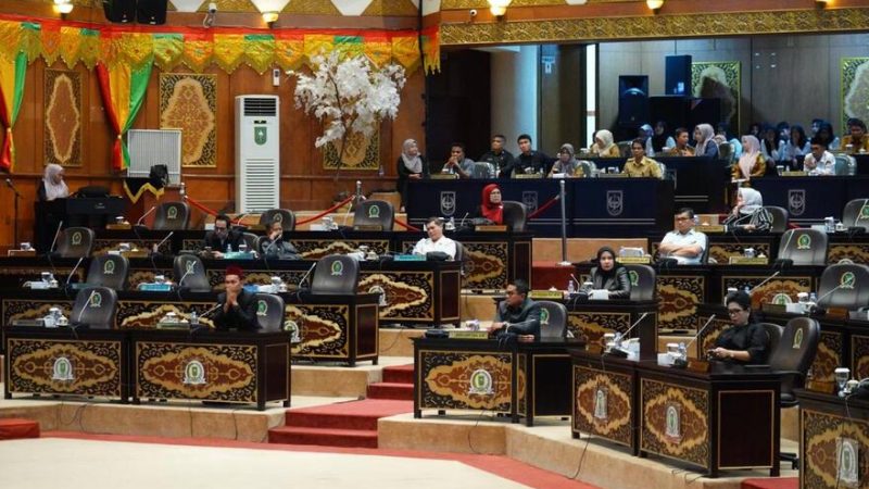 Dinamika Paripurna DPRD Riau, Eksekutif-Legislatif Berbalas Argumen Soal APBD 2025