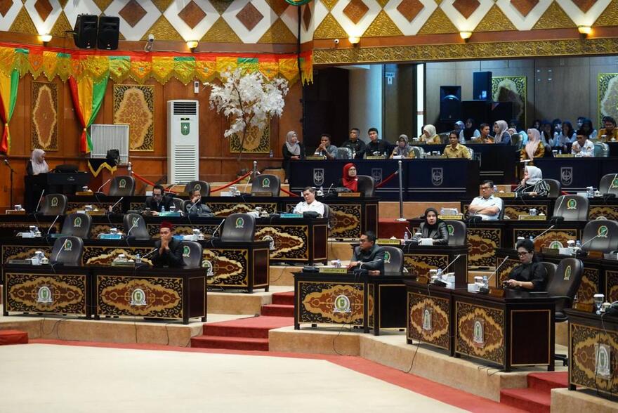 Dinamika Paripurna DPRD Riau, Eksekutif-Legislatif Berbalas Argumen Soal APBD 2025