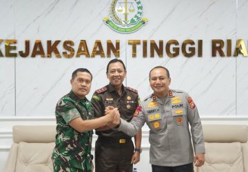 Perkuat Sinergi Hukum, Kapolda Riau Irjen Pol Herry Heryawan Sambangi Kejati Riau