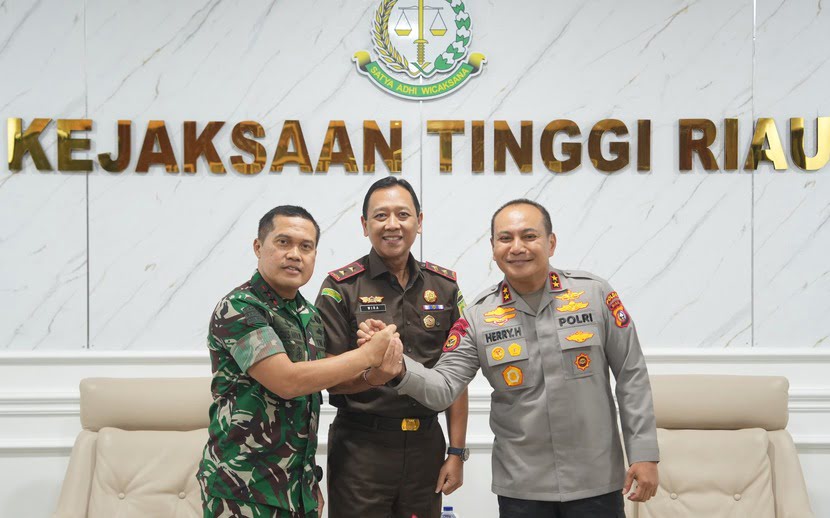Perkuat Sinergi Hukum, Kapolda Riau Irjen Pol Herry Heryawan Sambangi Kejati Riau