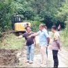 Cinta Kampung Halaman, H. Rusli Sukarela Tanggulangi Kerusakan Jalan Strategis di Solok