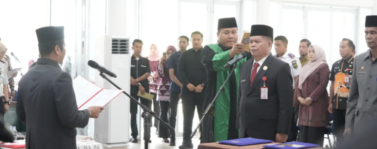 Lantik Muradi Jadi Pj Sekda Kuansing, Plt Bupati Muklisin Instruksikan Tiga Program Prioritas