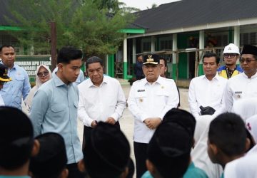 Kunjungi Rokan Hilir, Wapres Gibran Tinjau Langsung Program Makan Bergizi Gratis dan Sarana Pendidikan