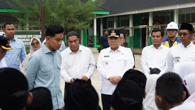 Kunjungi Rokan Hilir, Wapres Gibran Tinjau Langsung Program Makan Bergizi Gratis dan Sarana Pendidikan
