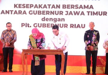 Perkuat Ekonomi Lintas Pulau, Pemprov Riau dan Jatim Teken 11 Perjanjian Kerja Sama