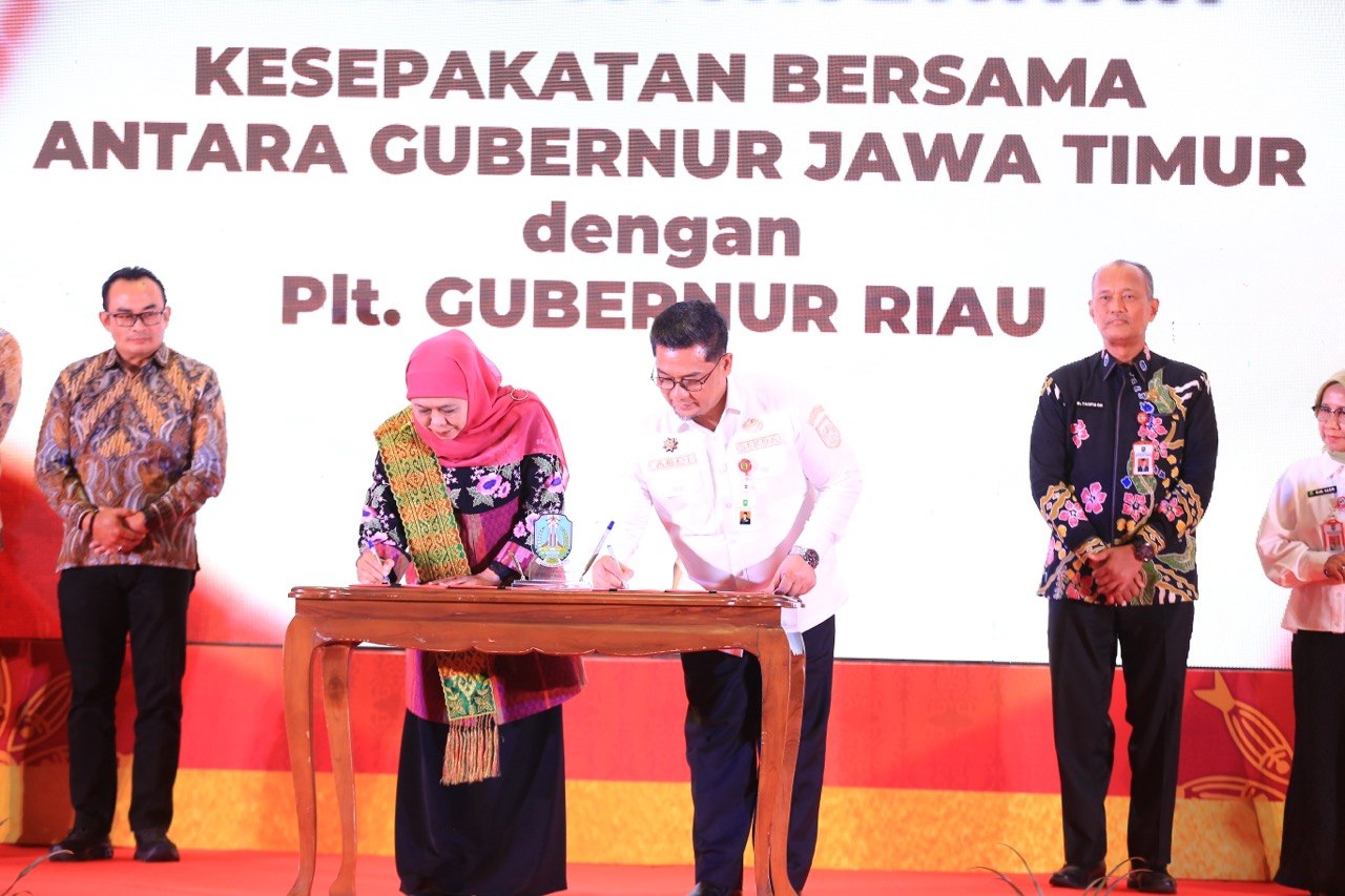 Perkuat Ekonomi Lintas Pulau, Pemprov Riau dan Jatim Teken 11 Perjanjian Kerja Sama