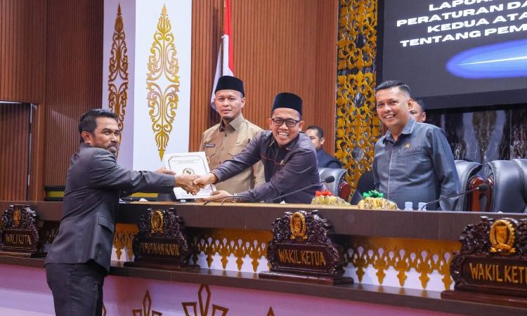 DPRD Pekanbaru Gelar Paripurna Ke-2, Sahkan Perubahan Pimpinan Komisi III dan Rampungkan Laporan Reses
