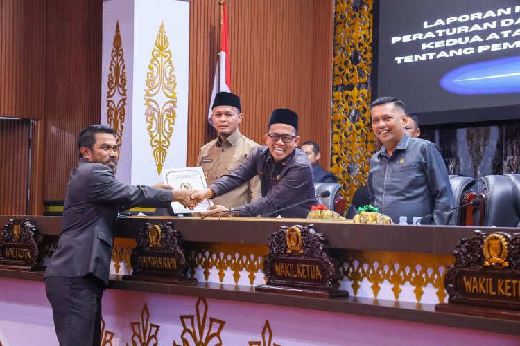 DPRD Pekanbaru Gelar Paripurna Ke-2, Sahkan Perubahan Pimpinan Komisi III dan Rampungkan Laporan Reses