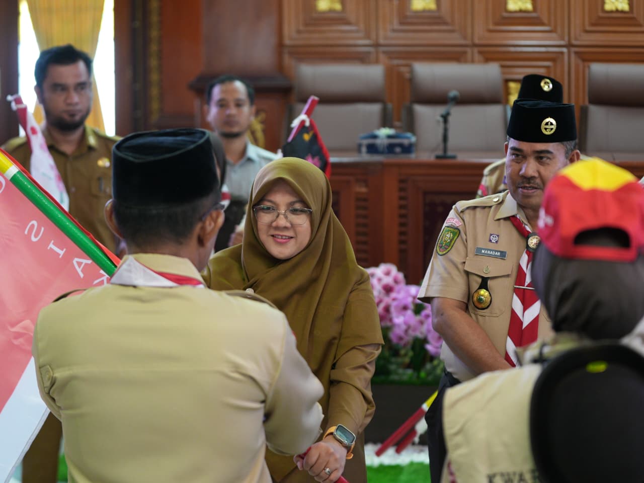 Kisah Reuni 25 Tahun: Bupati Afni Z Lepas Kontingen Jamnas XII Siak dengan Penuh Haru