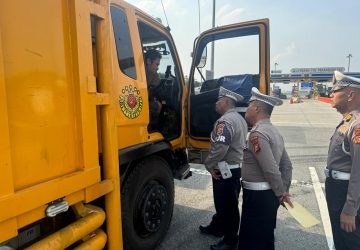 Gelar Operasi Gabungan di Tol Pekanbaru-Dumai, Petugas Tindak Belasan Truk ODOL