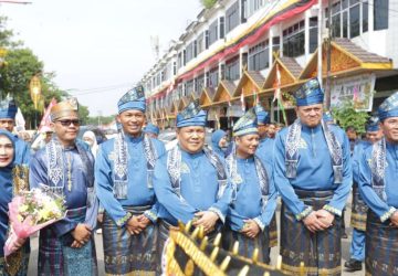 Buka Pacu Jalur 2026, Plt Bupati Muklisin Targetkan Tepian Narosa Jadi Destinasi Wisata Budaya Unggulan