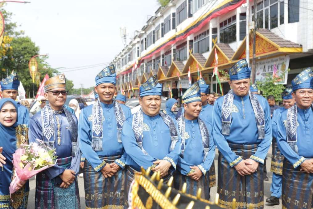 Buka Pacu Jalur 2026, Plt Bupati Muklisin Targetkan Tepian Narosa Jadi Destinasi Wisata Budaya Unggulan