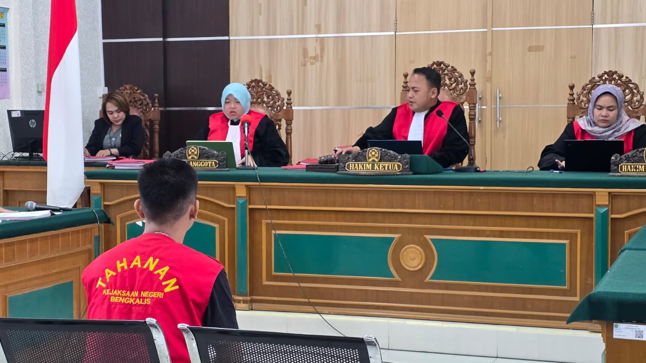 Sidang Perdana Pengeroyokan di PN Bengkalis: Terdakwa Hanya Satu Orang, Kuasa Hukum Pertanyakan Penerapan Pasal