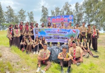Pramuka SMKN 1 Bengkalis Gelar Aksi Bakti Sosial Bersihkan Pantai Pelabuhan Sri Setia Raja