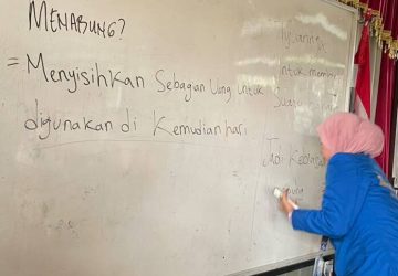 Bentuk Karakter Hemat dan Disiplin, Mahasiswa KKN Universitas Serasan Gelar Edukasi Menabung Sejak Dini di SDN 12 Lawang Kidul