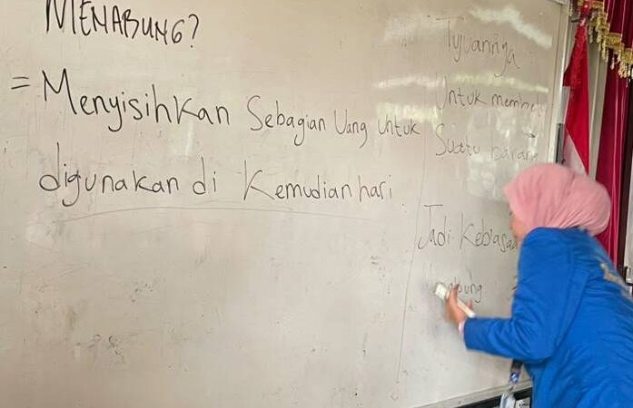 Bentuk Karakter Hemat dan Disiplin, Mahasiswa KKN Universitas Serasan Gelar Edukasi Menabung Sejak Dini di SDN 12 Lawang Kidul