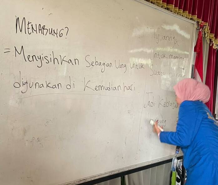 Bentuk Karakter Hemat dan Disiplin, Mahasiswa KKN Universitas Serasan Gelar Edukasi Menabung Sejak Dini di SDN 12 Lawang Kidul
