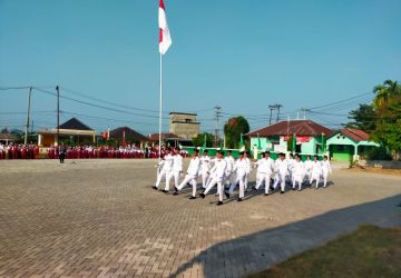 Upacara Penurunan Bendera di Buay Madang Berlangsung Khidmat, Paskibraka Terima Penghargaan