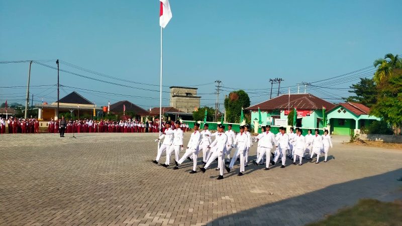 Upacara Penurunan Bendera di Buay Madang Berlangsung Khidmat, Paskibraka Terima Penghargaan