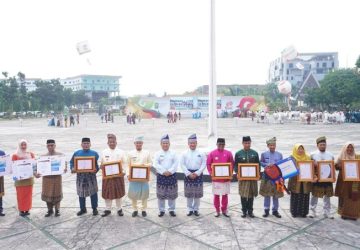 Apresiasi Capaian Kerja Sama, Plt Gubernur SF Hariyanto Beri Penghargaan Penilai Pembangunan Kabupaten/Kota