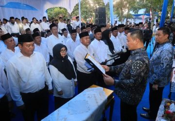 Kukuhkan 202 Ketua RT dan RW Tenayan Raya, Wali Kota Agung Nugroho Siapkan Agenda Retreat