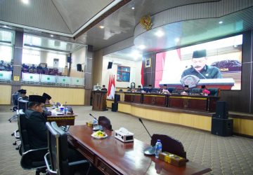 Hadiri Paripurna DPRD, Bupati Toha Tohet Terima Dokumen Hasil Reses III untuk Pembangunan Muba
