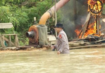 Dua Pekan Operasi Kuantan Merah Putih, Tim Gabungan Polda Riau dan Polres Kuansing Musnahkan 525 Rakit Emas Ilegal