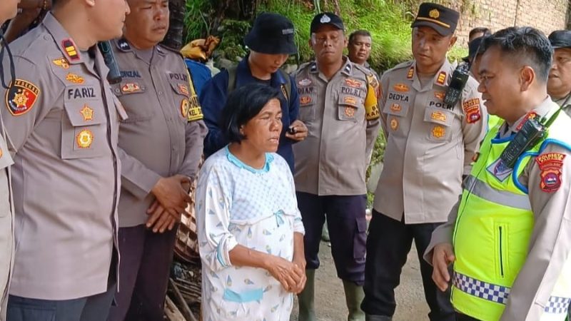 Kapolresta Padang Tinjau Banjir Nanggalo, Pastikan Respons Cepat Polresta dan Dirikan Posko Siaga