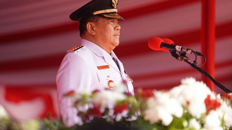 Pimpin Upacara HUT Ke-81 RI, SF Hariyanto Ajak Warga Riau Evaluasi Capaian Pembangunan