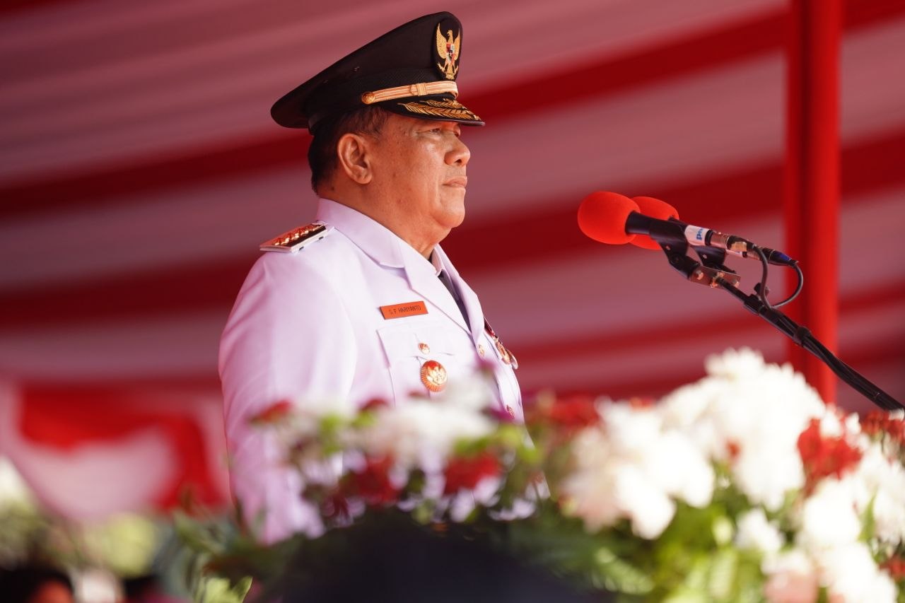 Pimpin Upacara HUT Ke-81 RI, SF Hariyanto Ajak Warga Riau Evaluasi Capaian Pembangunan