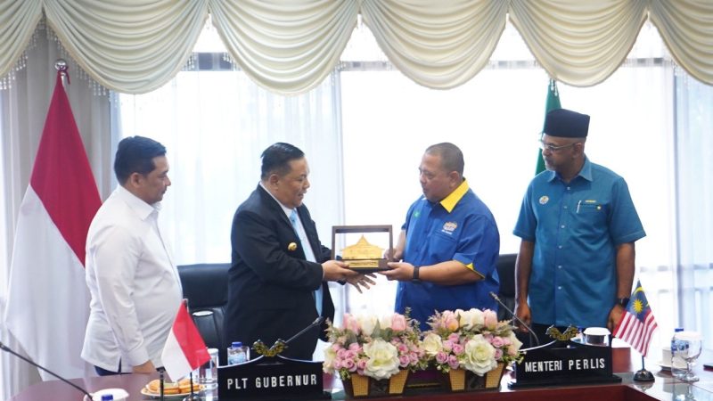 Perkuat Hubungan Serumpun, Menteri Besar Perlis Undang Plt Gubri SF Hariyanto ke Pesta Air Antarabangsa