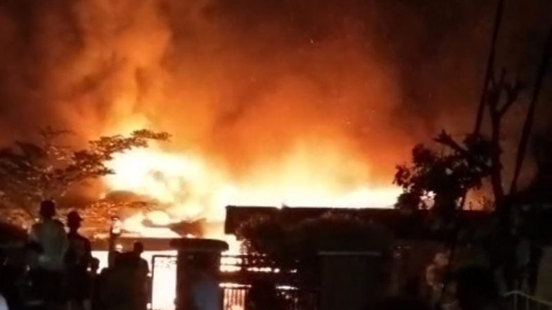 Dua Petak Rumah Terbakar di Piai Tanah Sirah Nan XX, Kerugian Ditaksir Rp800 Juta