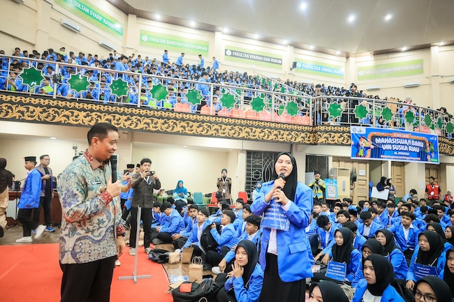 Wawako Markarius Anwar Bakar Semangat Ribuan Mahasiswa Baru UIN Suska Riau