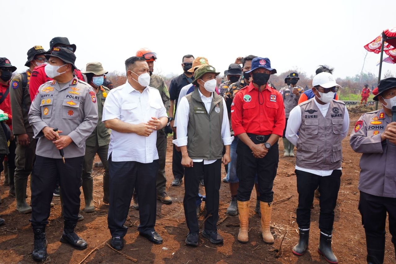 Gelorakan Semangat Gotong Royong, Pemprov Riau Siap All Out Padamkan Karhutla Bersama TNI-Polri